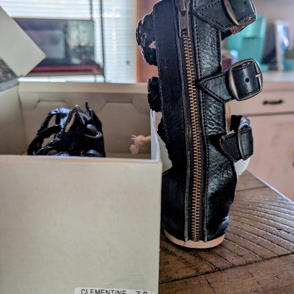 Roan Black Braided Women's Sandals - Picture 2 of 2